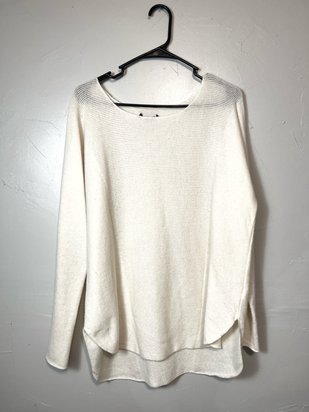 Vince. Ivory 100% Cashmere Lightweight Sweater Size Woman's Large